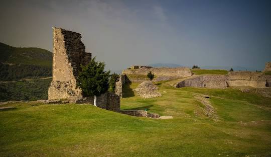 Kaninë Castle
