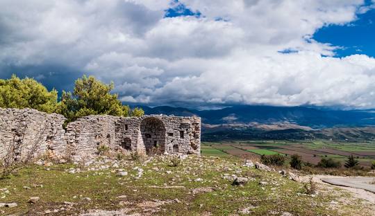 Lekures Castle