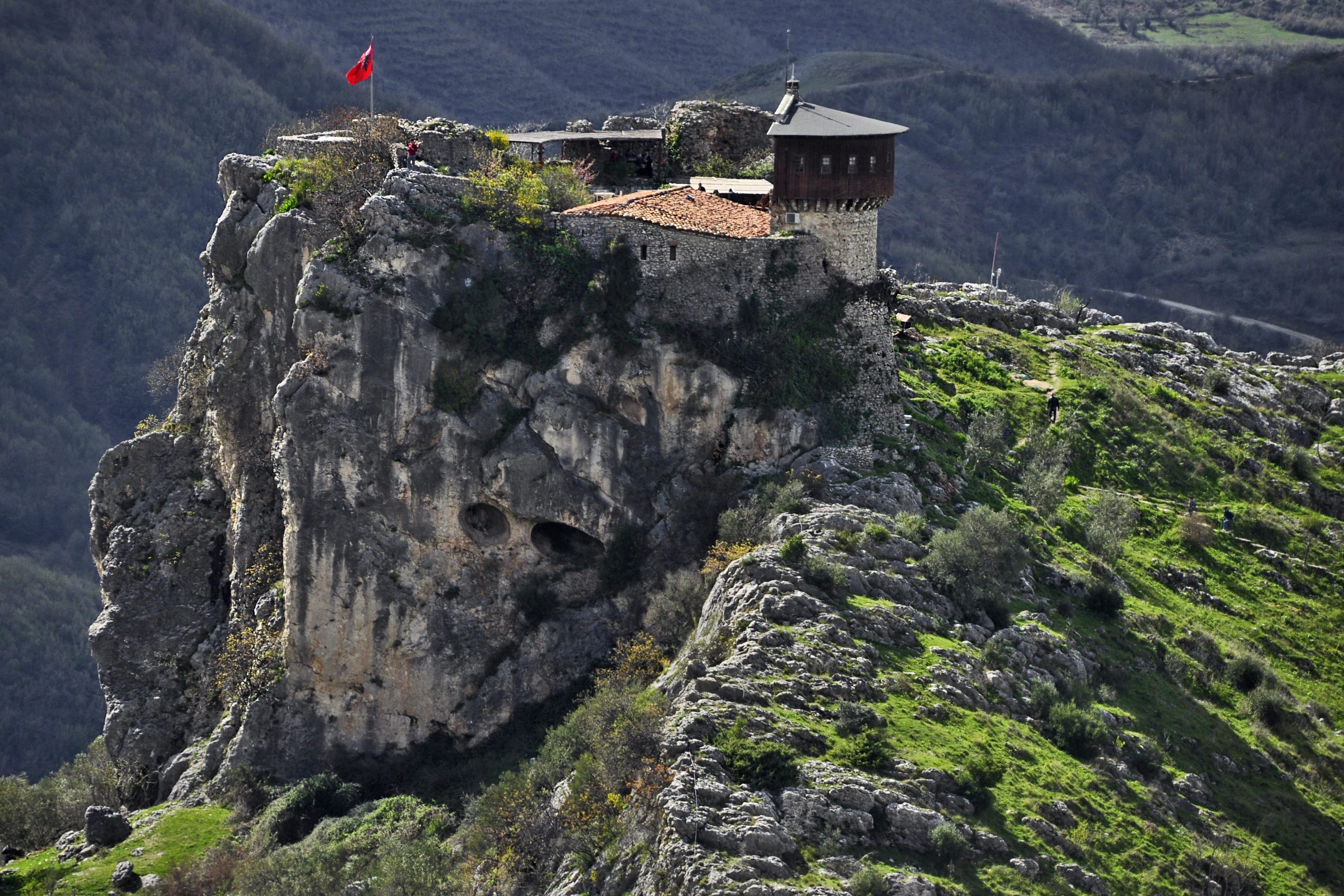 Petrele Castle