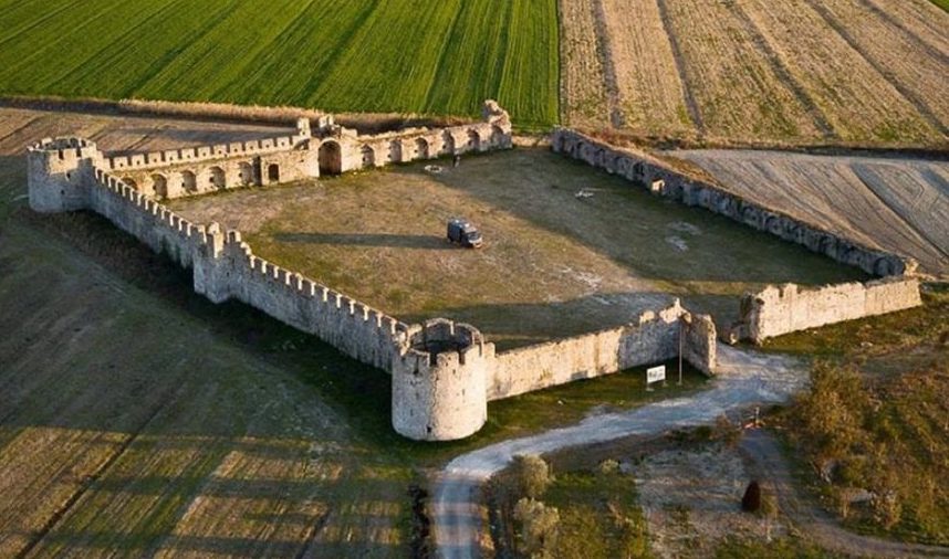 Bashtove Castle